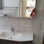 Alt-berliner Schwanenhof Eg Links