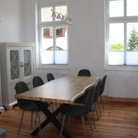 Alt-berliner Schwanenhof Eg Links * Lychen