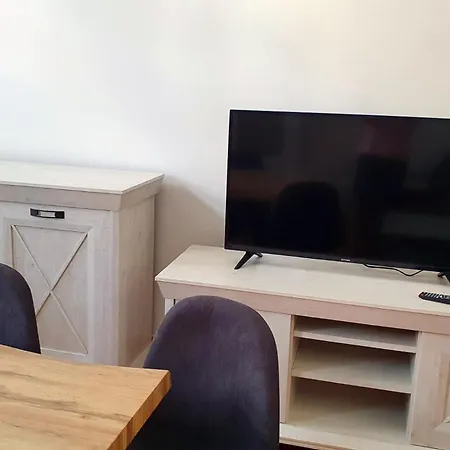 Alt-berliner Schwanenhof Eg Links