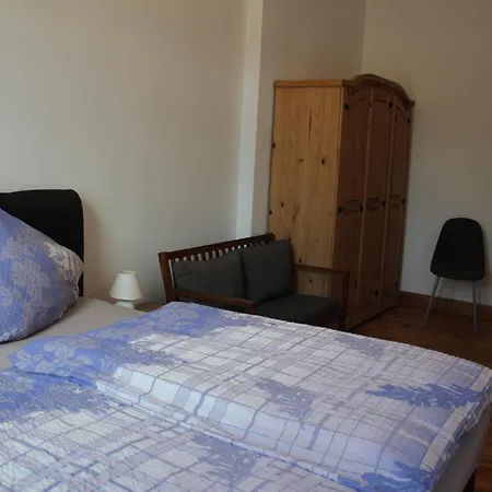 Alt-berliner Schwanenhof Eg Links *