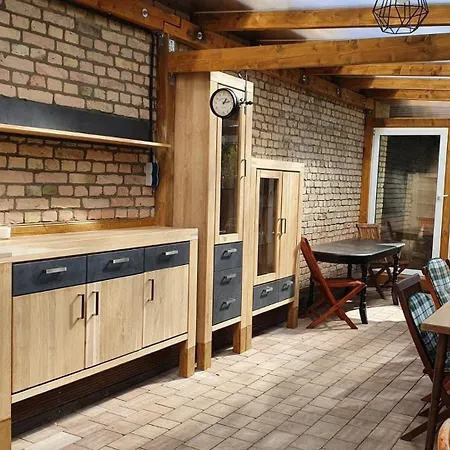 Alt-berliner Schwanenhof Eg Links