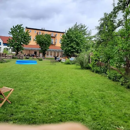 Alt-berliner Schwanenhof Eg Links * Lychen