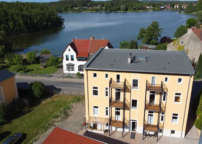 Alt-berliner Schwanenhof Eg Links Lychen