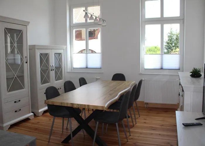 Alt-berliner Schwanenhof Eg Links * Lychen