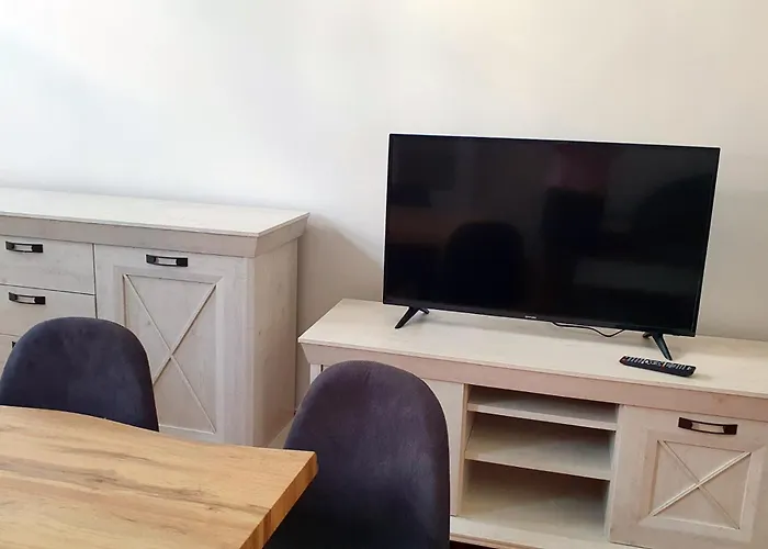 Alt-berliner Schwanenhof Eg Links