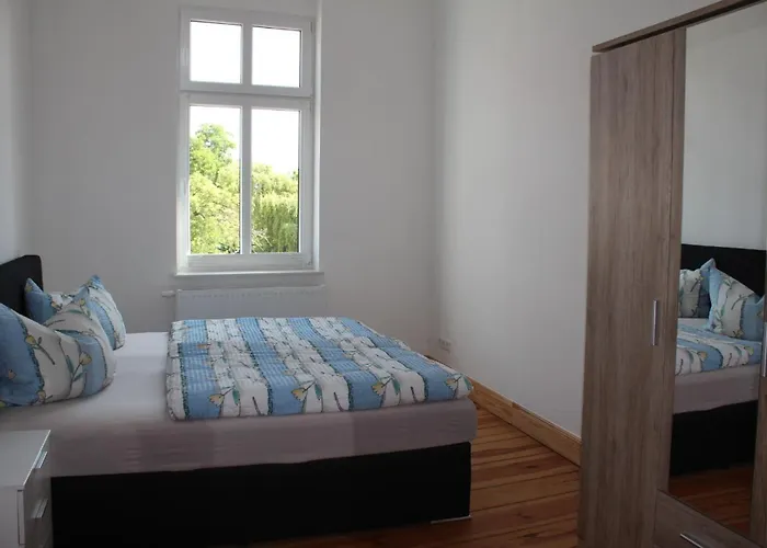 Alt-berliner Schwanenhof Eg Links Lägenhet