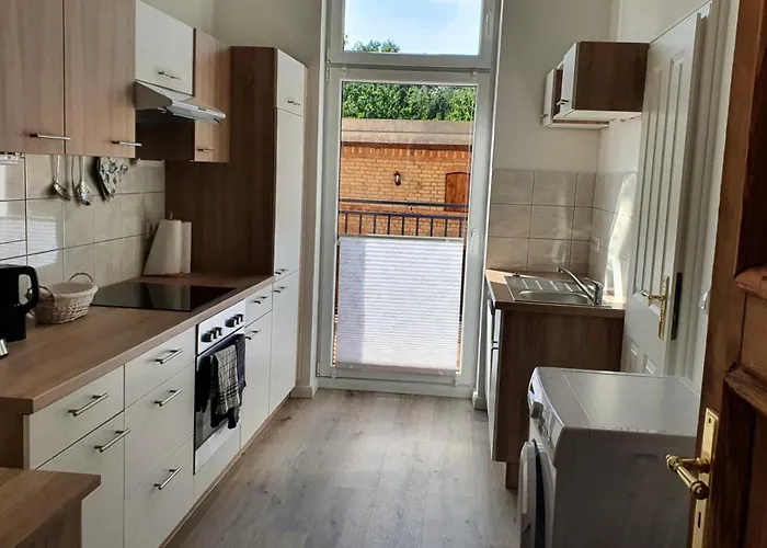 Alt-berliner Schwanenhof Eg Links