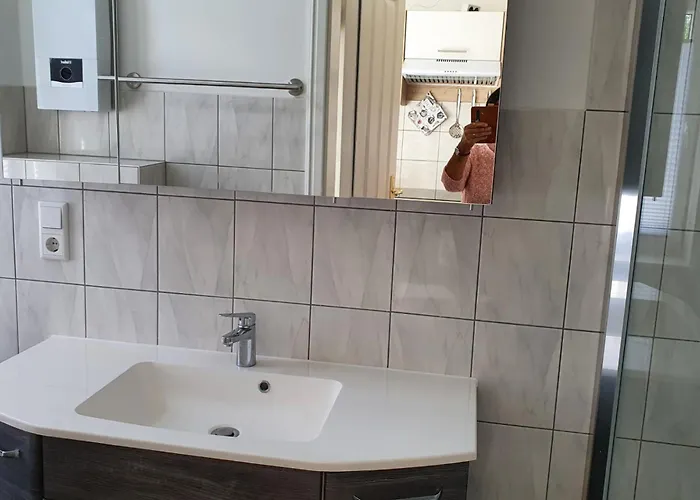 Alt-berliner Schwanenhof Eg Links