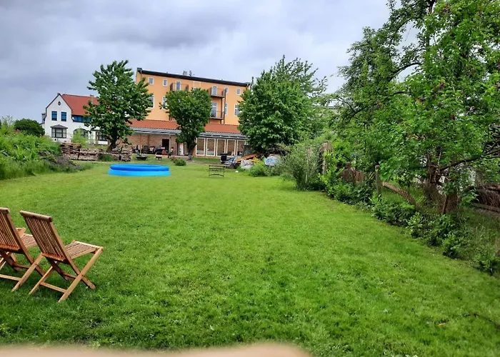 Alt-berliner Schwanenhof Eg Links * Lychen