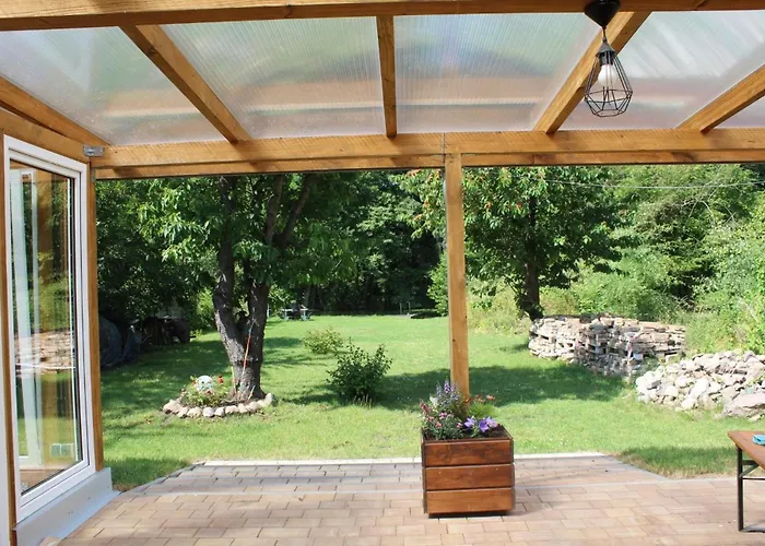 Alt-berliner Schwanenhof Eg Links