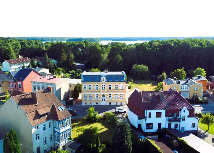 Alt-berliner Schwanenhof Eg Links * Lychen